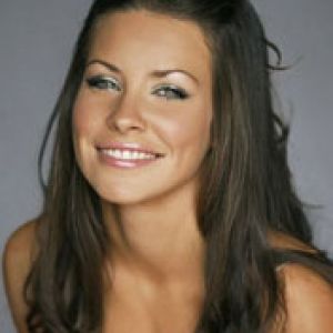 Mujer Sonriente y Hermosa