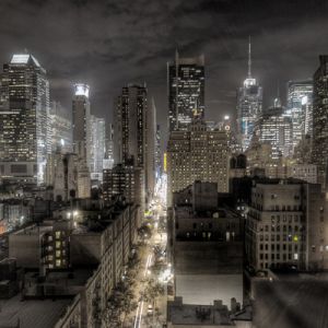Horizonte de la ciudad de noche