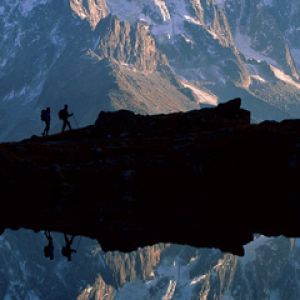 Aventura en el Reflejo de Montañas