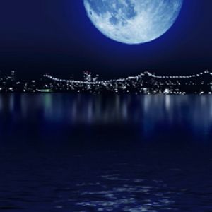 Impresionante Reflejo de la Luna Llena