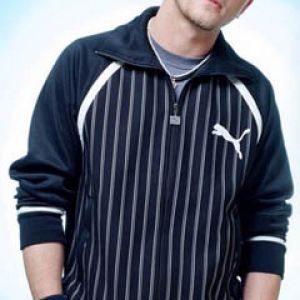 Chico Estiloso con Chaqueta Puma