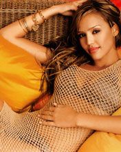 Pose Glamourosa de una Mujer Hermosa