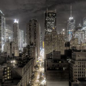 Horizonte de la ciudad de noche