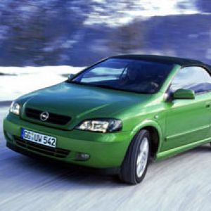 Opel Astra Convertible Verde