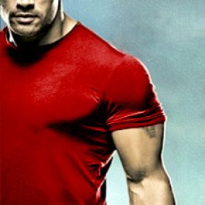 Dwayne Johnson en Camiseta Roja