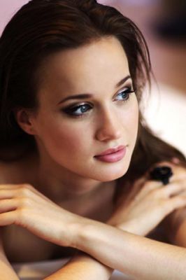 Retrato Elegante de una Mujer