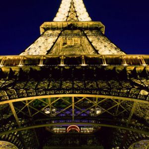 Vista Nocturna de la Torre Eiffel