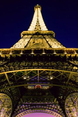 Vista Nocturna de la Torre Eiffel