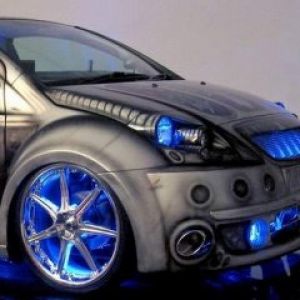 Coche personalizado con luces de neón