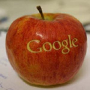 Logo de Google en una manzana
