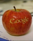Logo de Google en una manzana