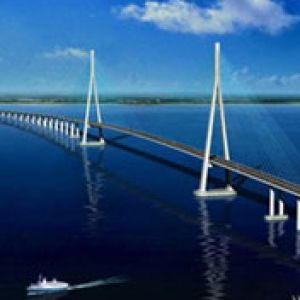 Puente Moderno Sobre el Agua