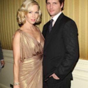 Pareja Elegante en Ropa Formal