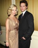 Pareja Elegante en Ropa Formal
