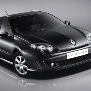 Coche Negro Renault Laguna