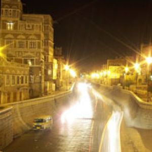Paisaje Urbano Nocturno con Luces