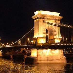 Puente de las Cadenas de Noche