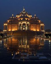 Hermoso templo indio de noche