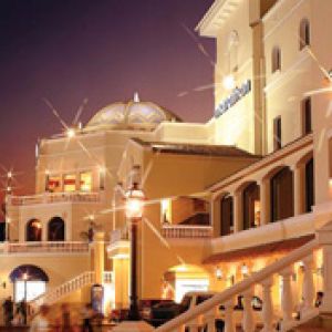 Arquitectura Nocturna Elegante