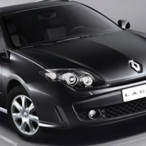 Coche Negro Renault Laguna