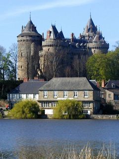 Hermoso Reflejo del Castillo