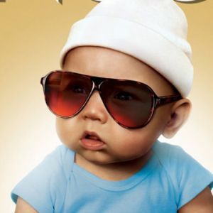 Bebé Estiloso con Gafas de Sol
