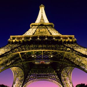Vista Nocturna de la Torre Eiffel
