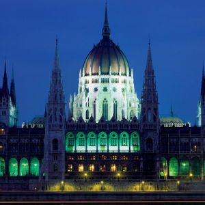 Edificio del Parlamento Húngaro de Noche