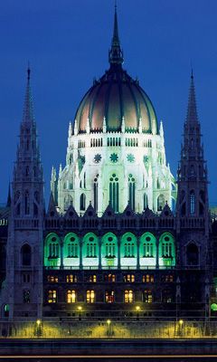 Edificio del Parlamento Húngaro de Noche