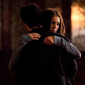 Escena de Abrazo Emocional