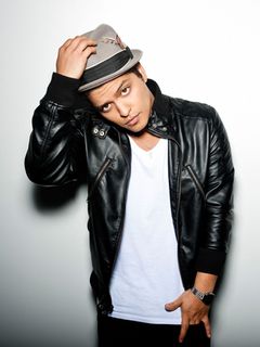 Bruno Mars Estilo Elegante