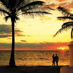 Atardecer romántico en la playa