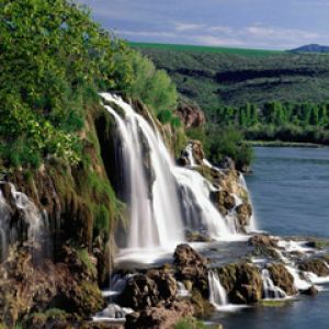 Paisaje de Cascada Sereno