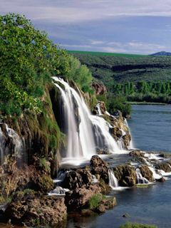Paisaje de Cascada Sereno