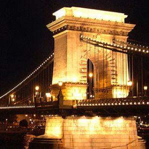 Puente de las Cadenas de Noche