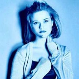 Retrato de una chica en tonos azules