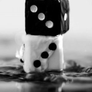 Dados en blanco y negro