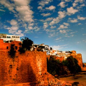 Fortaleza Histórica Bajo el Cielo Azul