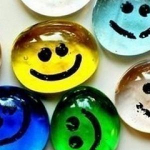 Piedras Coloridas con Sonrisas