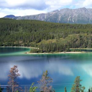 Lago de Montaña Sereno