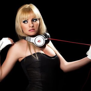 Chica Estilosa con Auriculares
