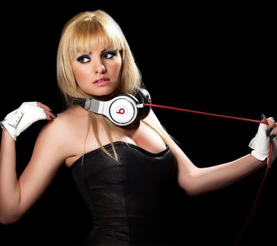 Chica Estilosa con Auriculares