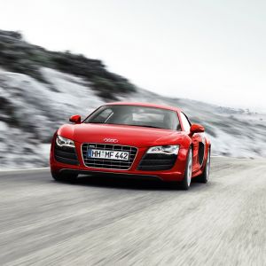 Coche deportivo Audi R8 rojo