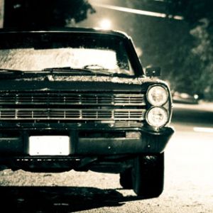 Coche Clásico de Noche