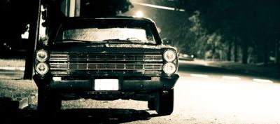 Coche Clásico de Noche
