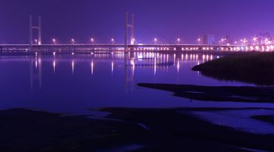 Puente Nocturno Púrpura