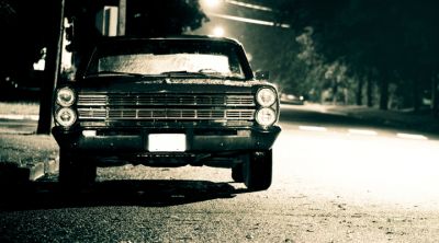 Coche Clásico de Noche
