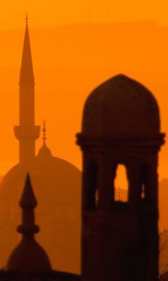 Silhouette de Mezquita al Atardecer