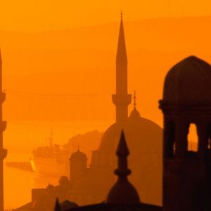 Minaretes Silueteados al Atardecer
