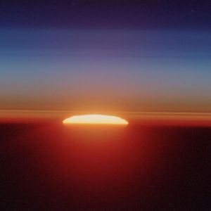 Impresionante Atardecer Sobre el Horizonte